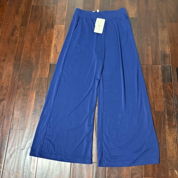 Fabletics Pants - NWT Fabletics Kristin Pant Women’s Size Large Wide Leg Pockets Dark Blue